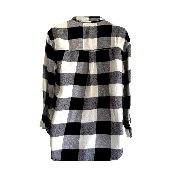 🚨SOLD🚨Plaid flannel shirt ✨ - Picture 4 of 4